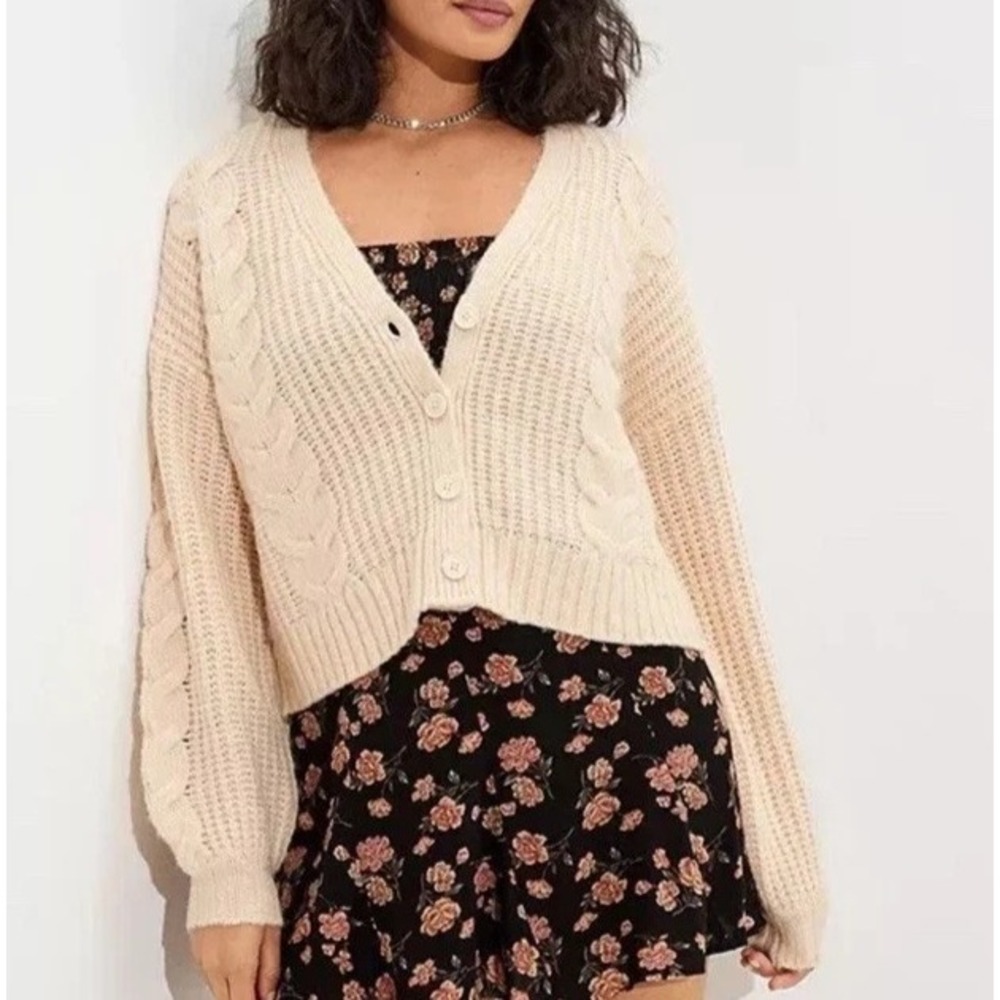 American Eagle Size‎ Large Cropped Cable Knit Button Up Cardigan Sweater Slouchy